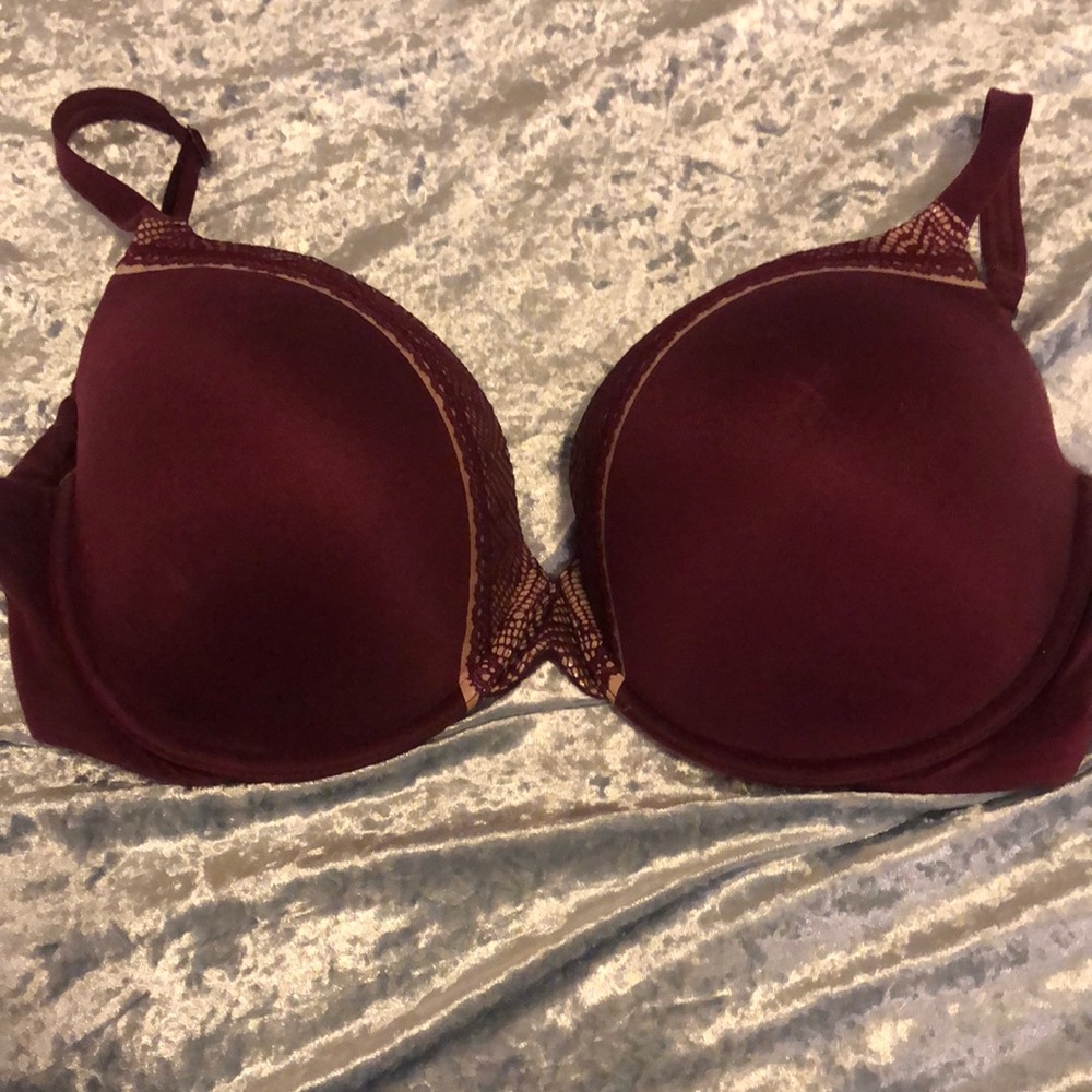 Victoria’s Secret perfect shape bra. Size 36DDD with underwire and padding.